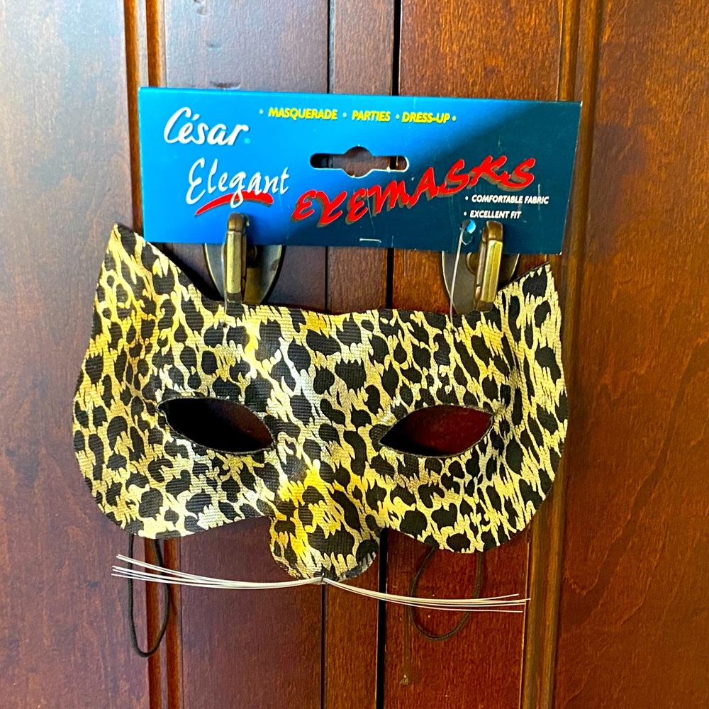 Cute cat mask! 🐈‍⬛ 🐈 🐱 🐈‍⬛